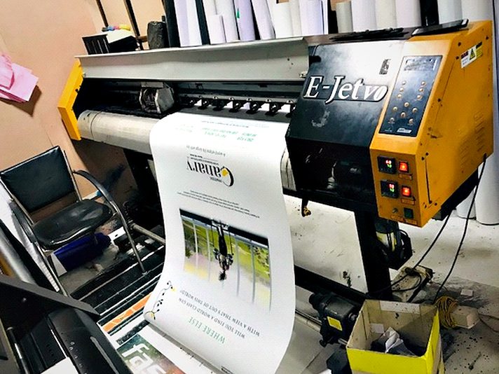 Roll-fed printing for flex, vinyl and backlit media, run and checked in our own unit.