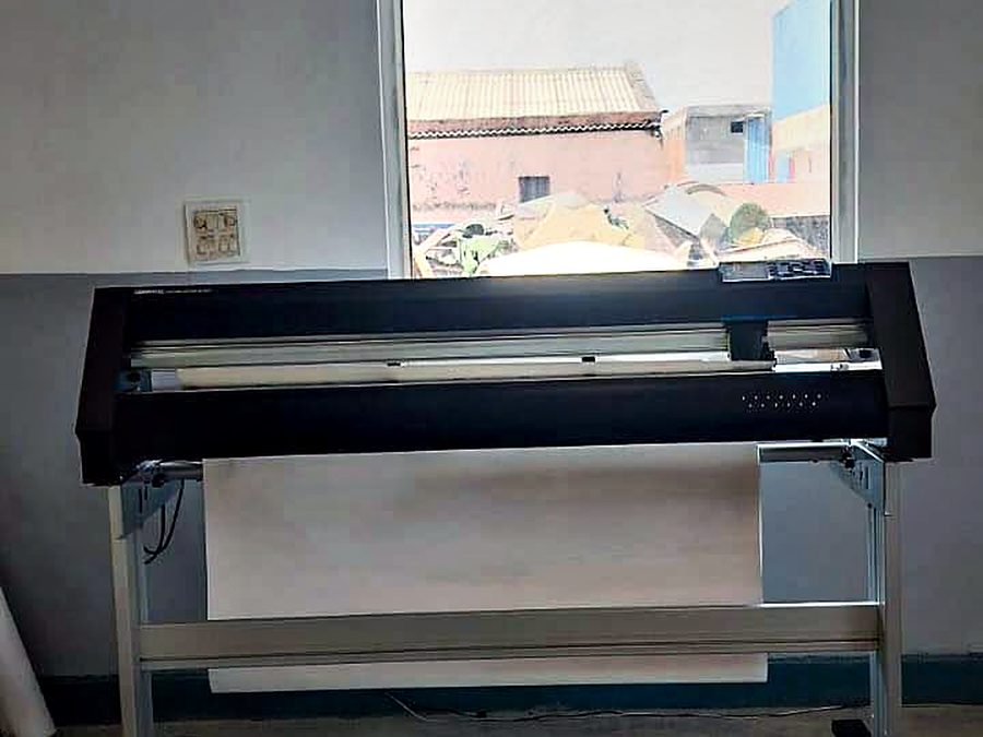 Cutting plotter used for lettering, manifestation film and applied graphics.